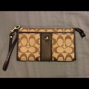 Coach wristlet wallet